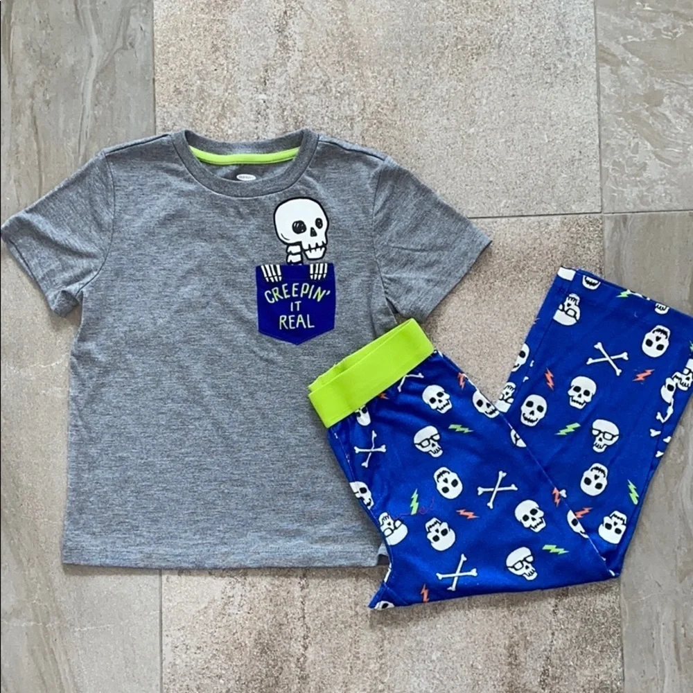 Old Navy Creepin it Real Skeleton Pajamas